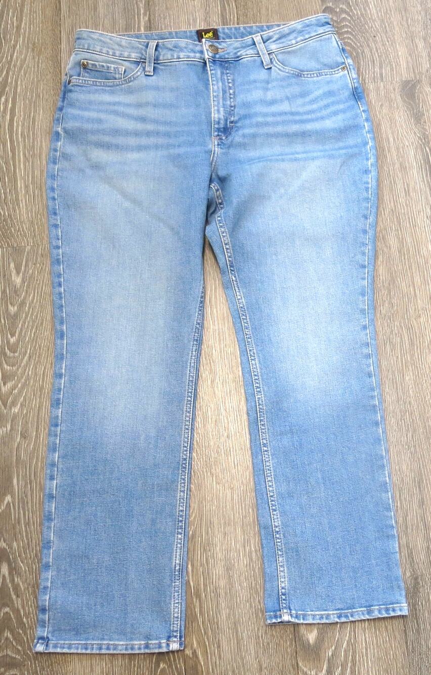Lee *NWT* Jeans Straight Mid Rise Size 14 Short Women Casual Classic Blue